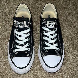 Converse low tops size 7